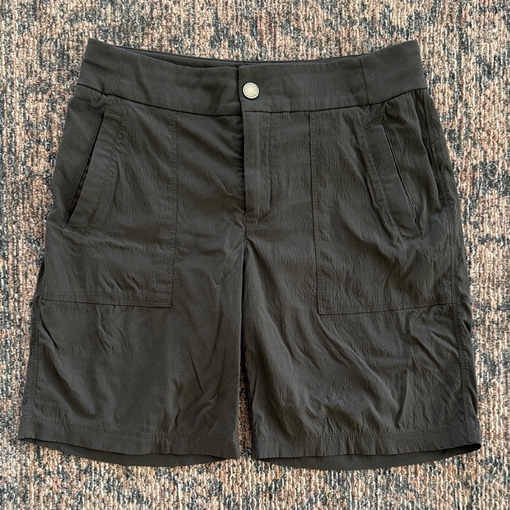 Athleta Women’s Casual Active shorts with pockets.